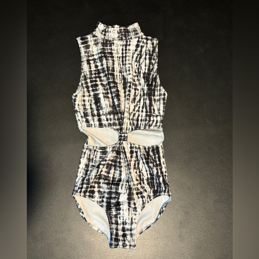 Danz n motion black and white leotard size P